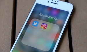 FDA sprawdzi, jak social media wpływają na wybory lekowe konsumentów