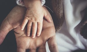 Dzieci zarażają się SARS-CoV-2 tak samo często, jak dorośli