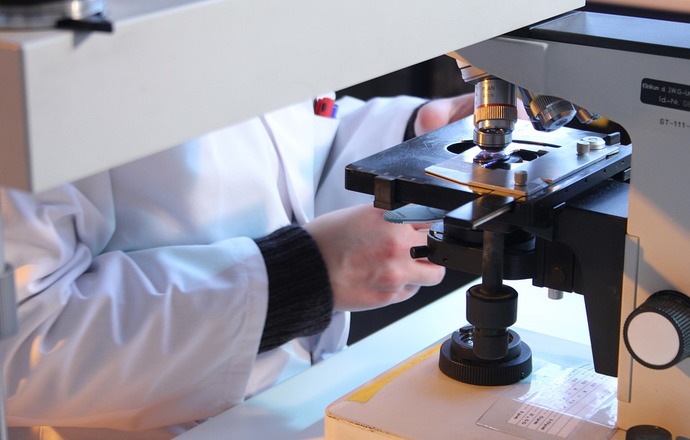 Zdobywca Nobla uważa, że koronawirus pochodzi z laboratorium w Wuhan