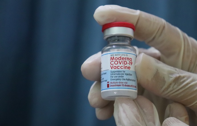 Moderna rozpocznie II fazę badań nad szczepionką przeciwko SARS-CoV-2. Akcje firmy idą w gó