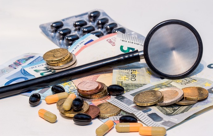 Dłuższe życie sprawia, że konsumujemy więcej leków: czy branża farmaceutyczna może podjąć s