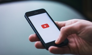 Popularne na YouTube filmy o COVID-19 dezinformują opinię publiczną!