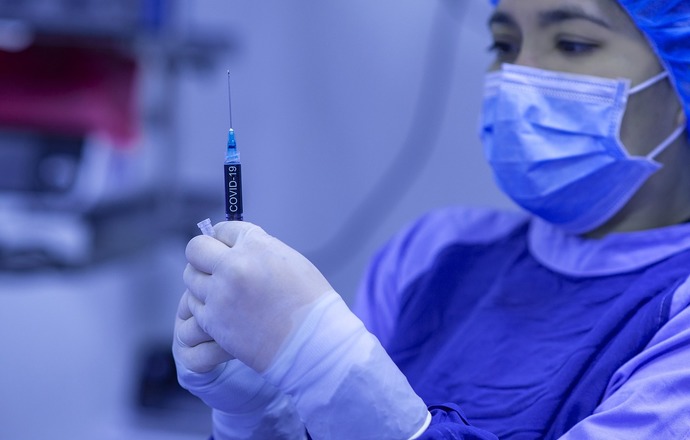 Naukowcy po raz pierwszy porównali przeciwciała i komórkową odpowiedź immunologiczną między
