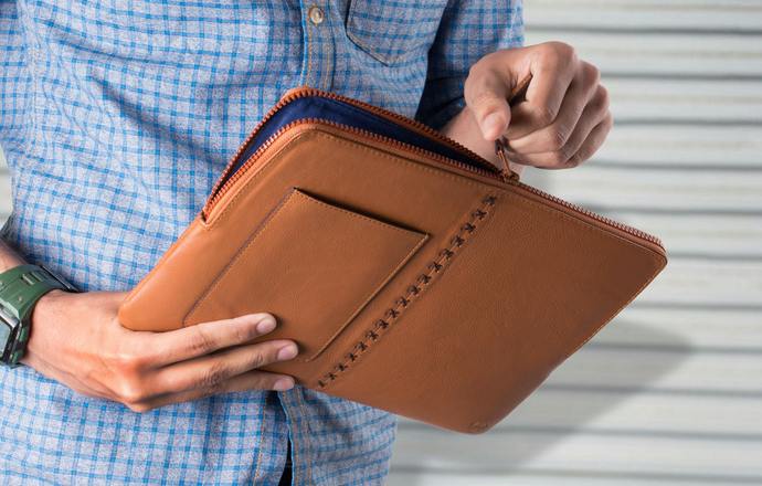 Wybór etui na laptopa – kompromis między ochroną a mobilnością